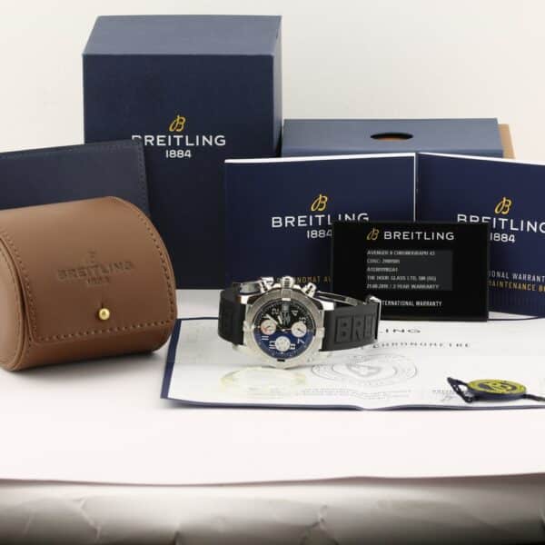 breitling avenger ii a13381111