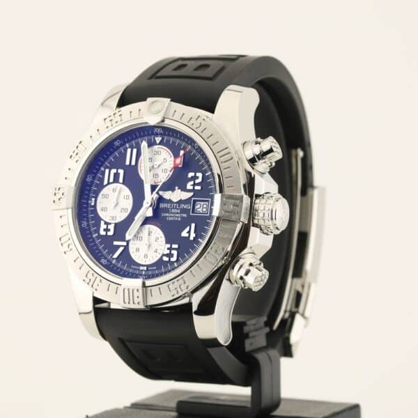 breitling avenger ii a13381111