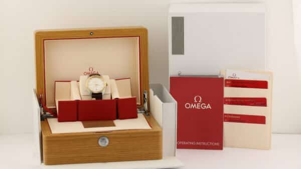 omega globemaster constellation 130.23.39.21.02.001 unworn